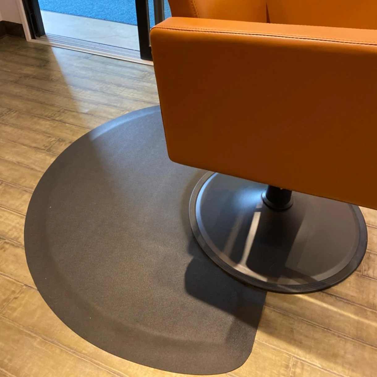 OmySalon 3' x 4' Salon Anti Fatigue Mat Circular Barber Mat for Round Base 1/2'' Thick - Image 13